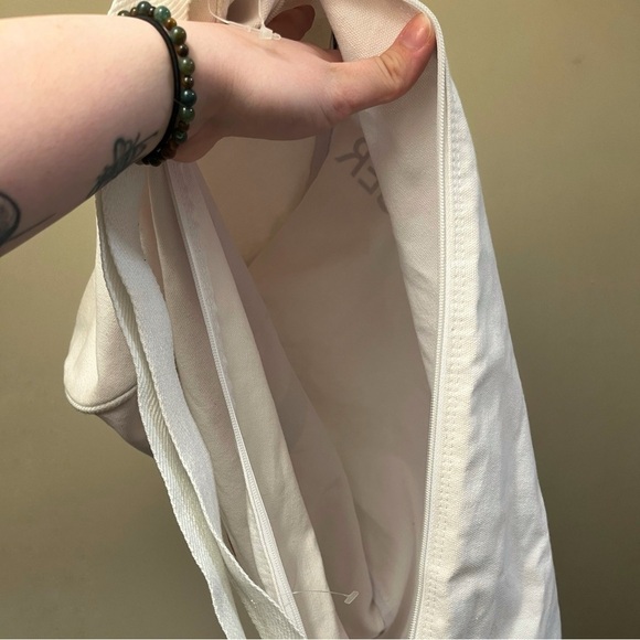 Vintage Tommy Hilfiger White Duffel Bag NWOT - Picture 6 of 7